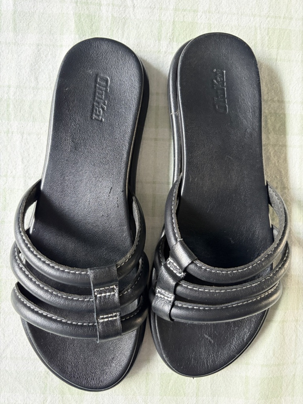 Olukai Tiare SlideBlack Sandals with Triple Strap Detail - Unbranded
